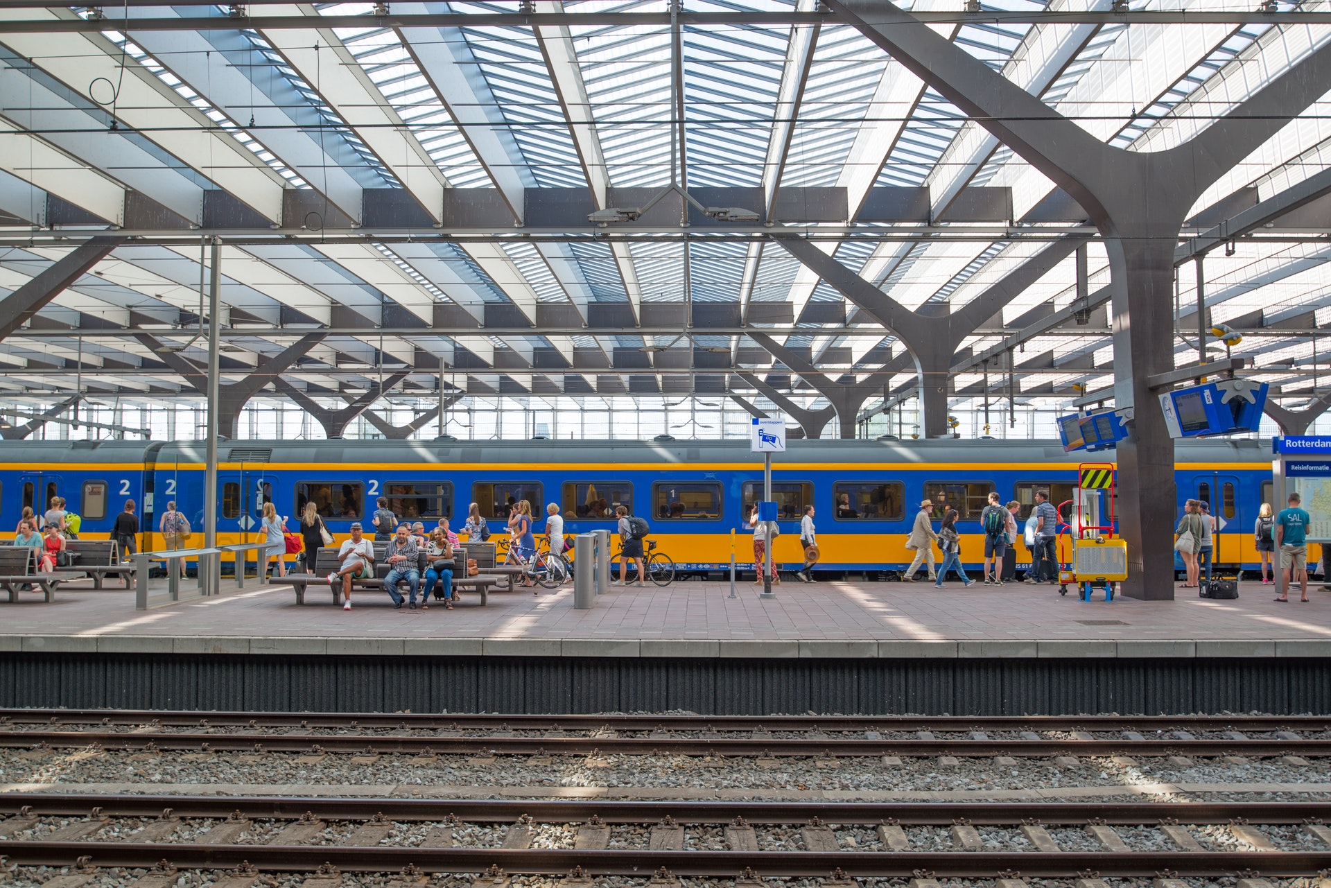 Train station rotterdam - ZOYO Travel