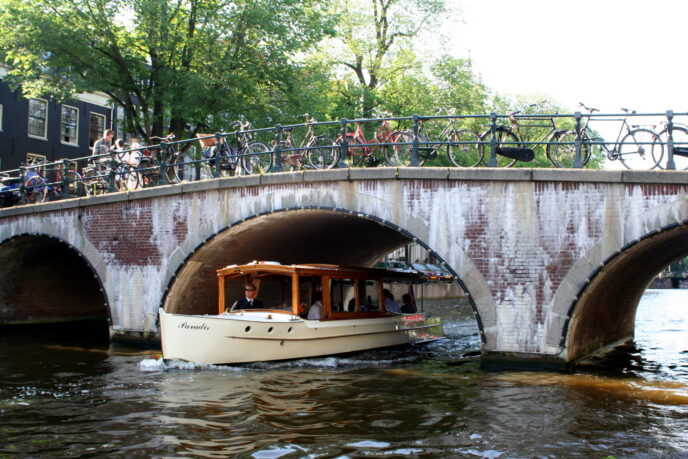 Exclusive canal cruise Amsterdam