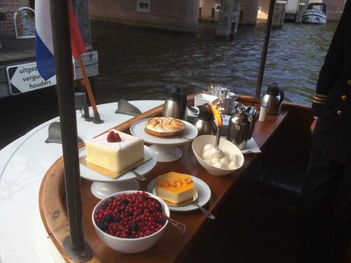 Dinner-canal-cruise-Amsterdam