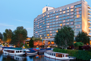 Luxury-Hilton-hotel-Amsterdam 300x200