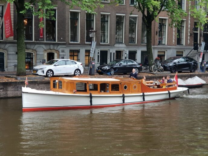 Private-canal-boat-2-persons-amsterdam