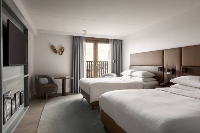 Luxury-hotel-room-Amsterdam-Marriott-2