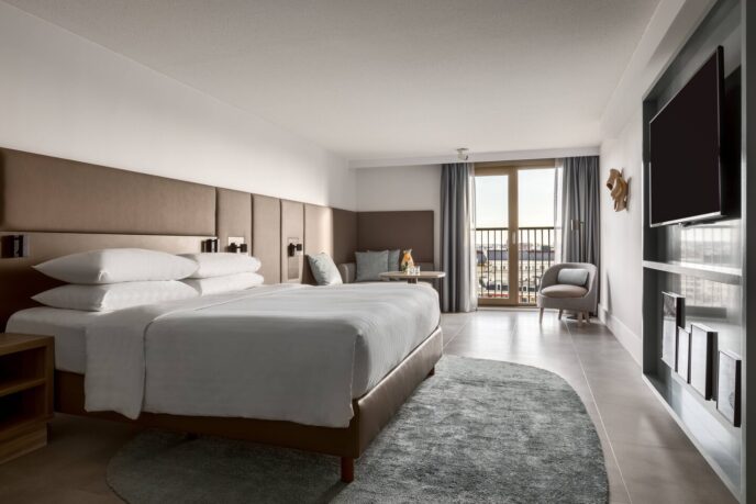 Luxury-hotel-room-Amsterdam-Marriott